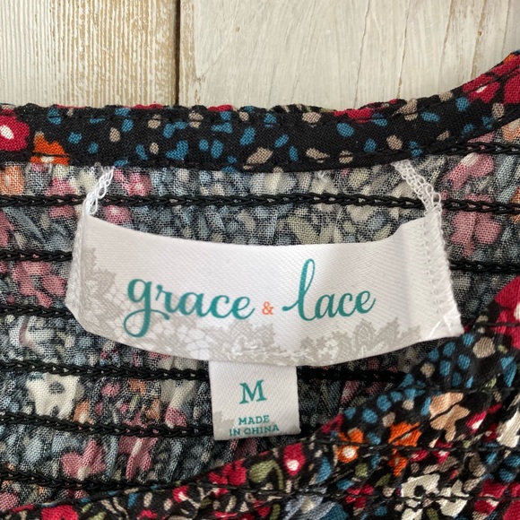 Grace & lace floral top size M - Picture 3 of 3